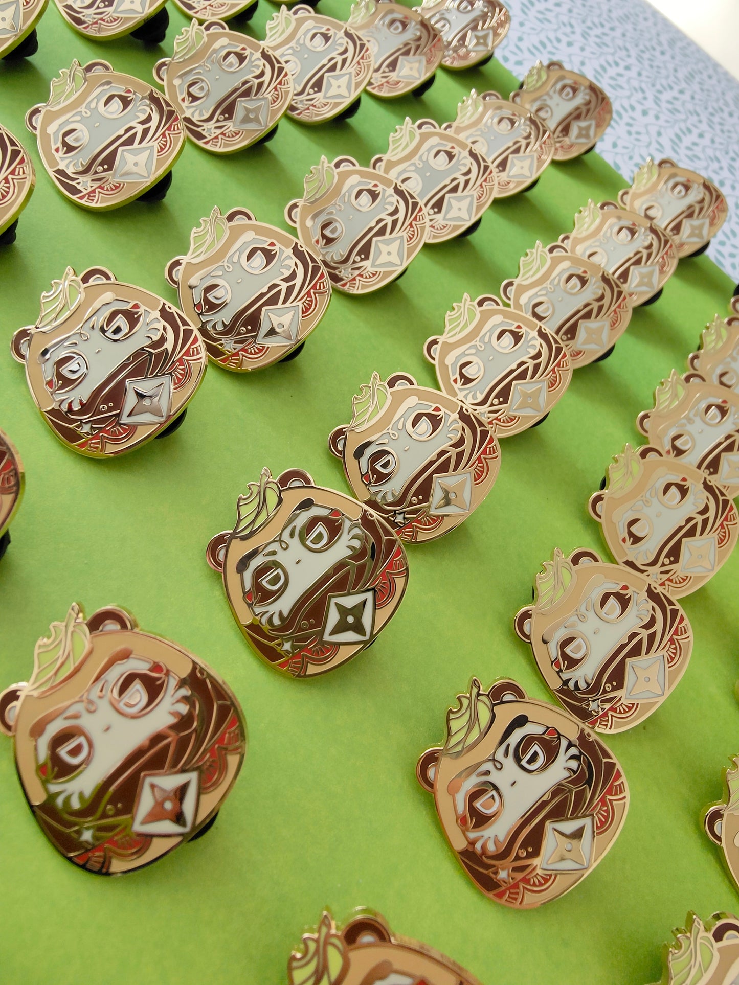 Genshin Impact Mystery Pins Sale - 4 random big genshin Pins and 1 small primo pin - Gold - B-GRADES
