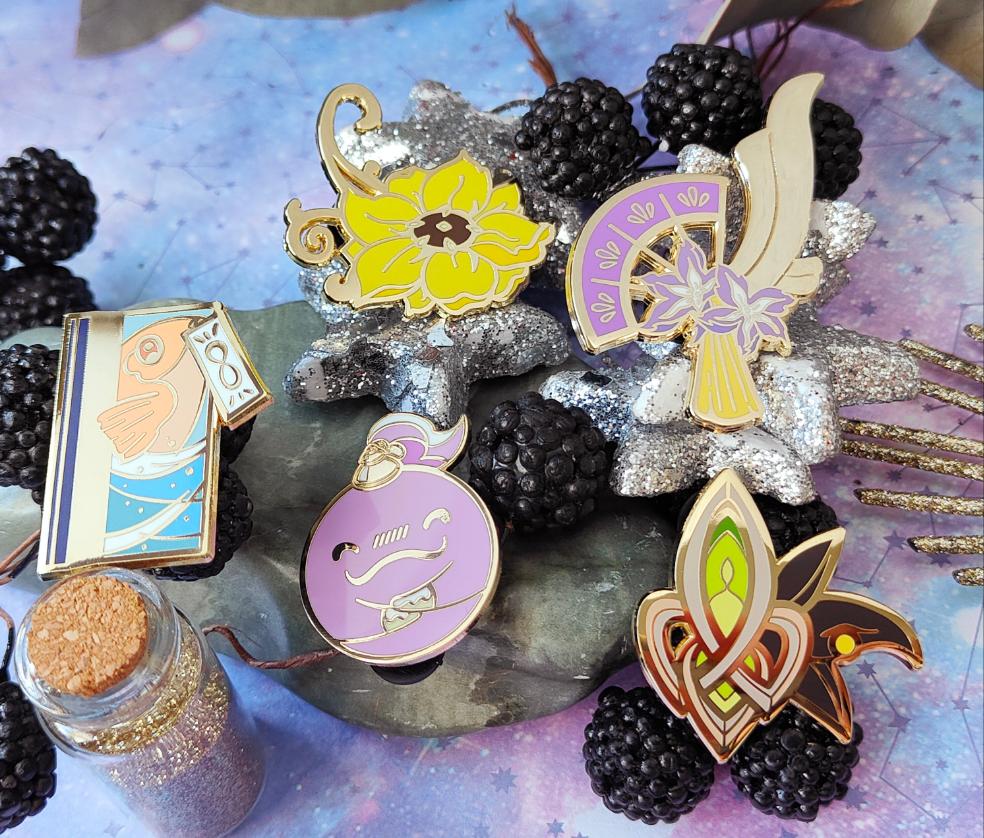 Genshin Impact Mystery Pins Sale - 4 random big genshin Pins and 1 small primo pin - Gold - B-GRADES