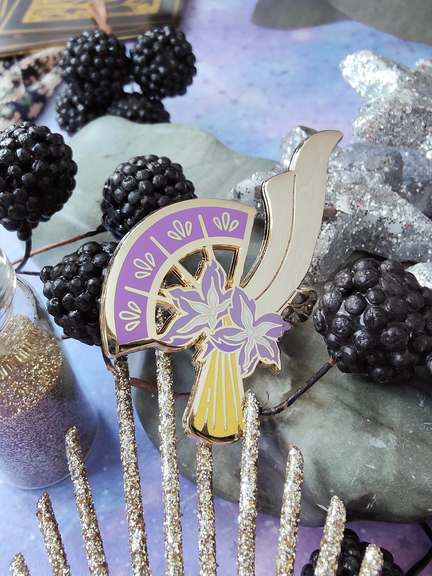Genshin Impact Mystery Pins Sale - 4 random big genshin Pins and 1 small primo pin - Gold - B-GRADES