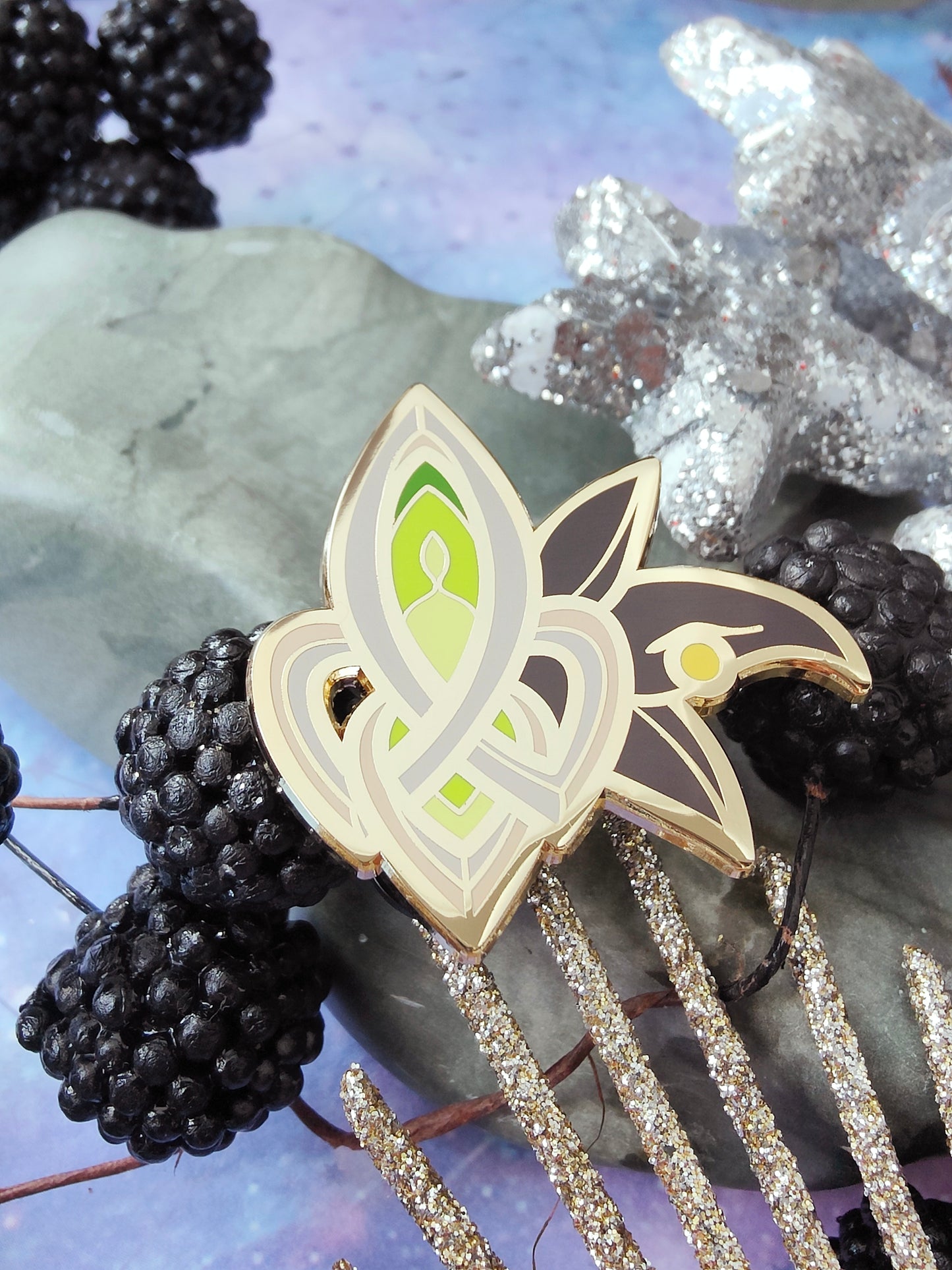Genshin Impact Mystery Pins Sale - 4 random big genshin Pins and 1 small primo pin - Gold - B-GRADES