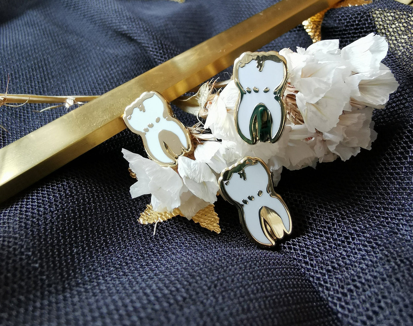 Tooth in White - Hard Enamel Mini-Pin - Gold