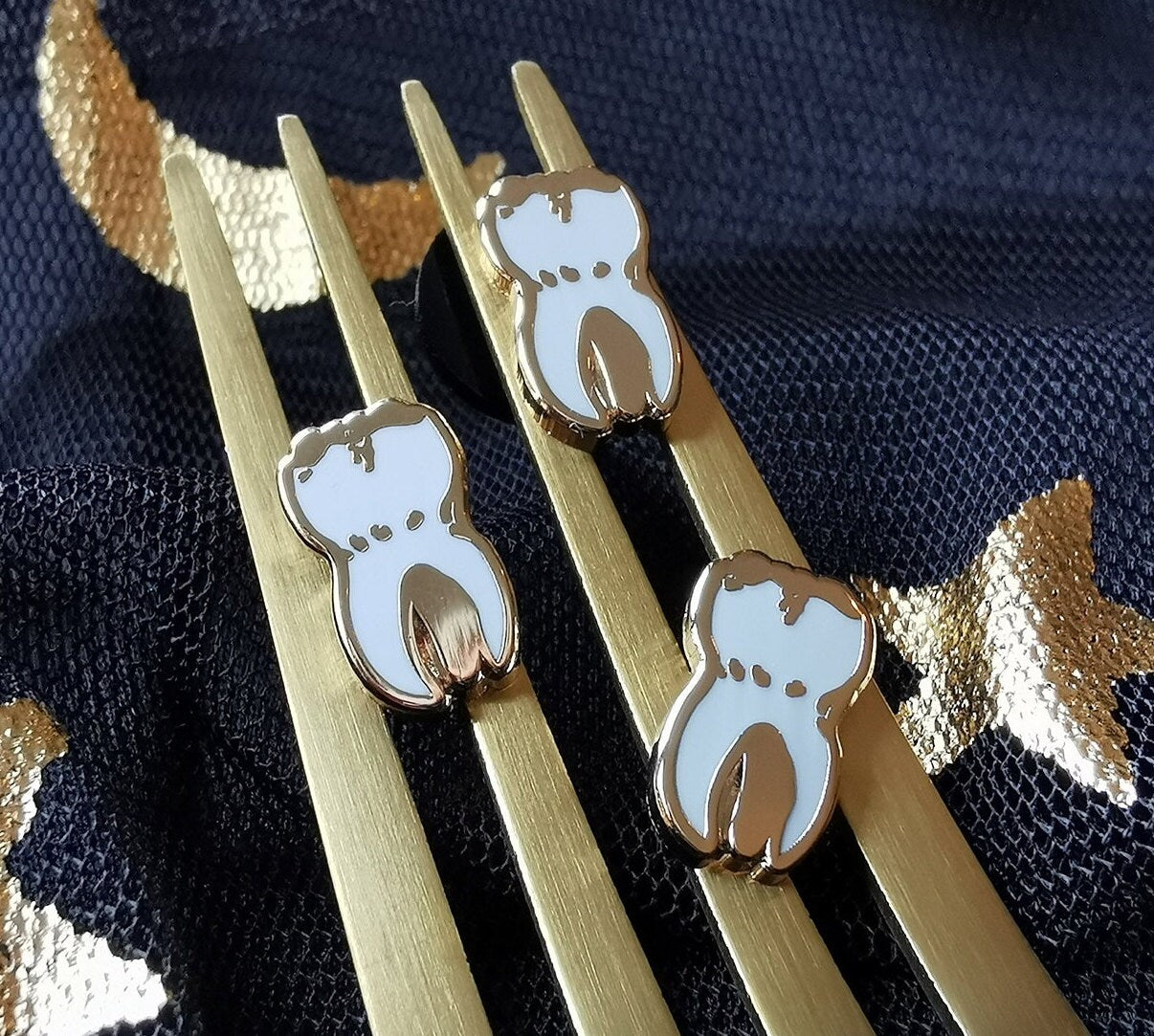 Tooth in White - Hard Enamel Mini-Pin - Gold